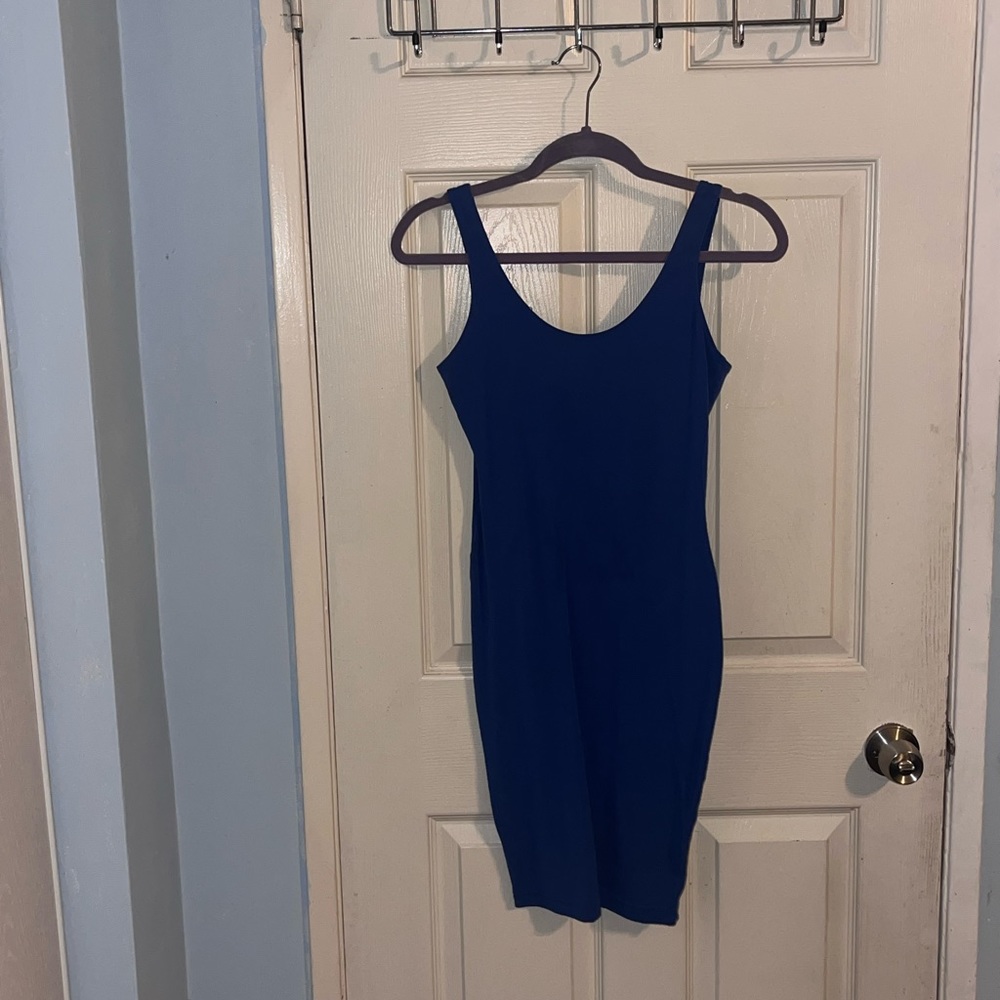 Three dresses - Picture 3 of 4